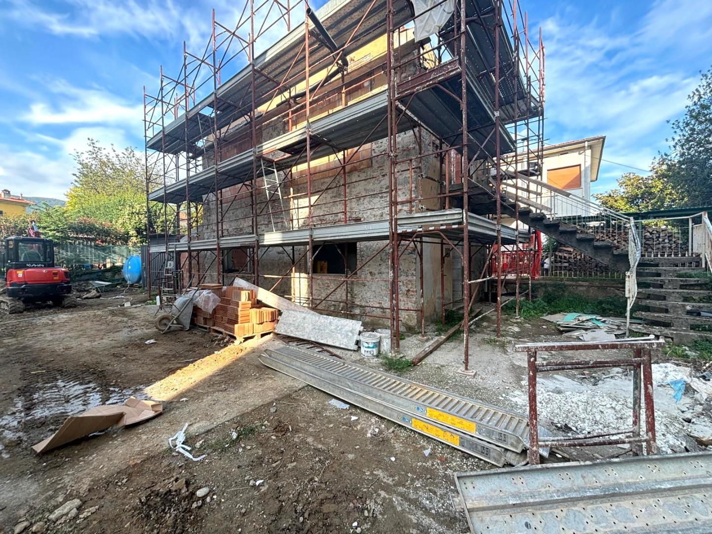 casa indipendente in vendita a Lucca in zona Ponte a Moriano