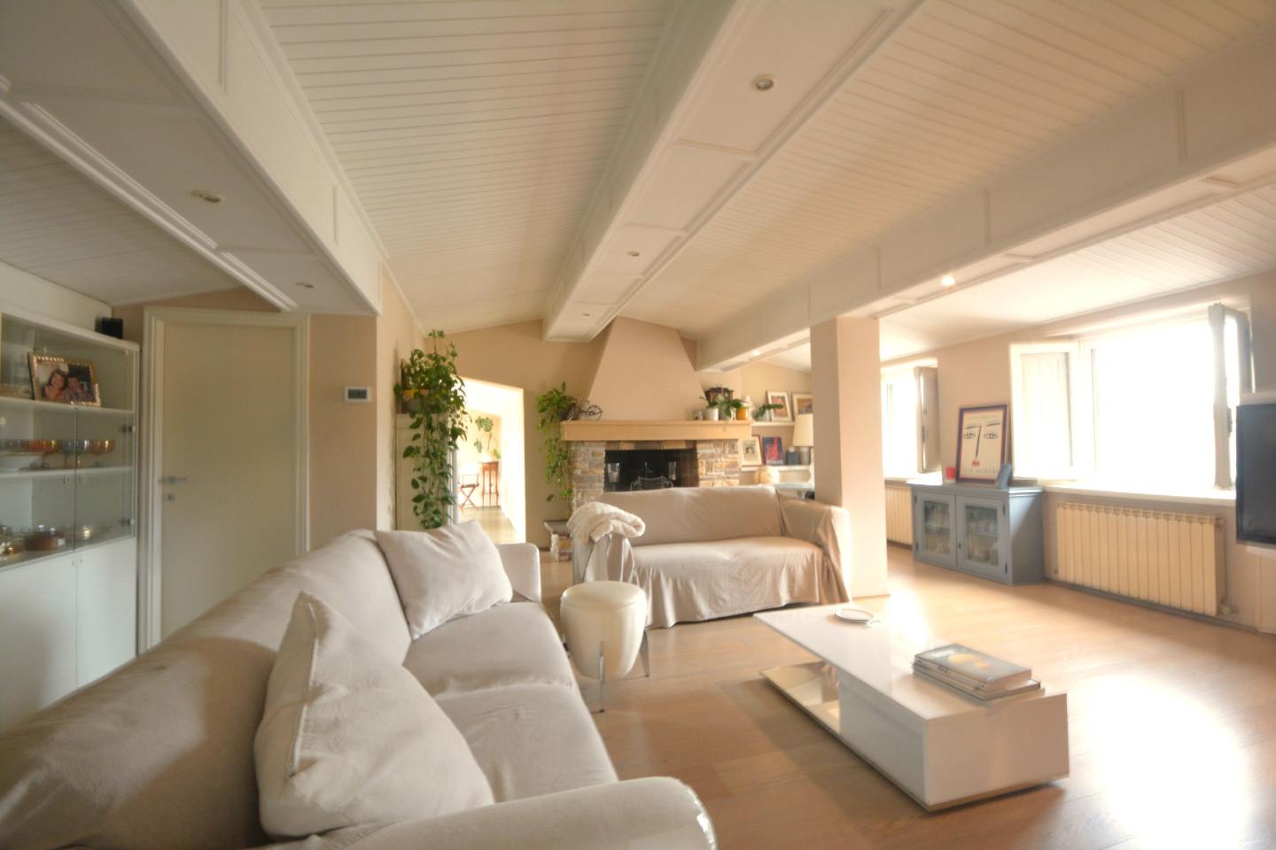 Appartamento con terrazzo, Lucca centro storico