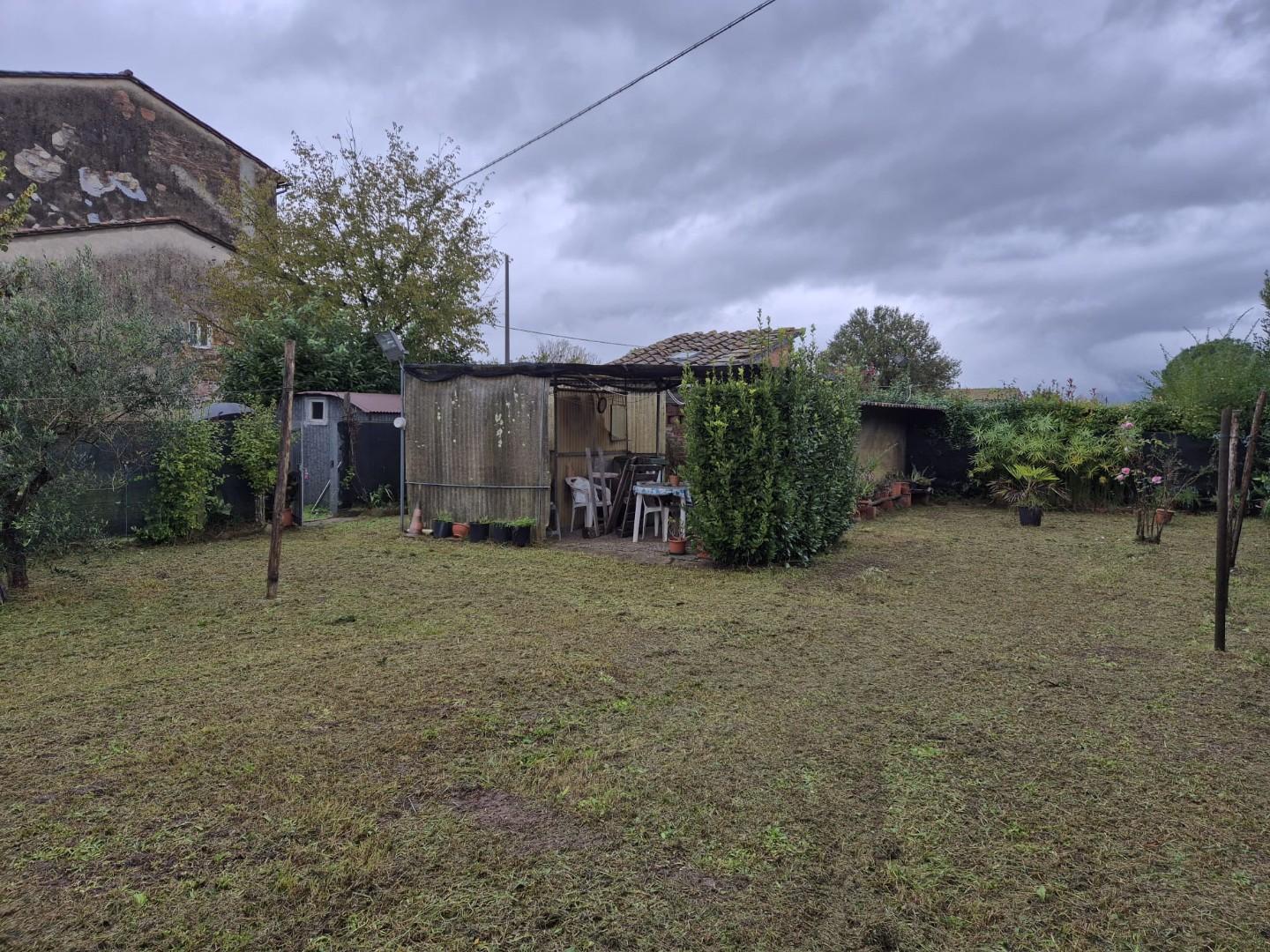 Casa indipendente con giardino, Capannori lammari