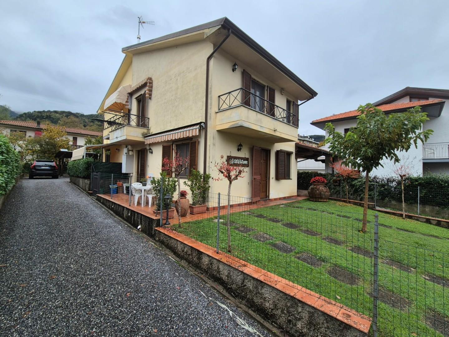 Villa con giardino, Pescaglia monsagrati