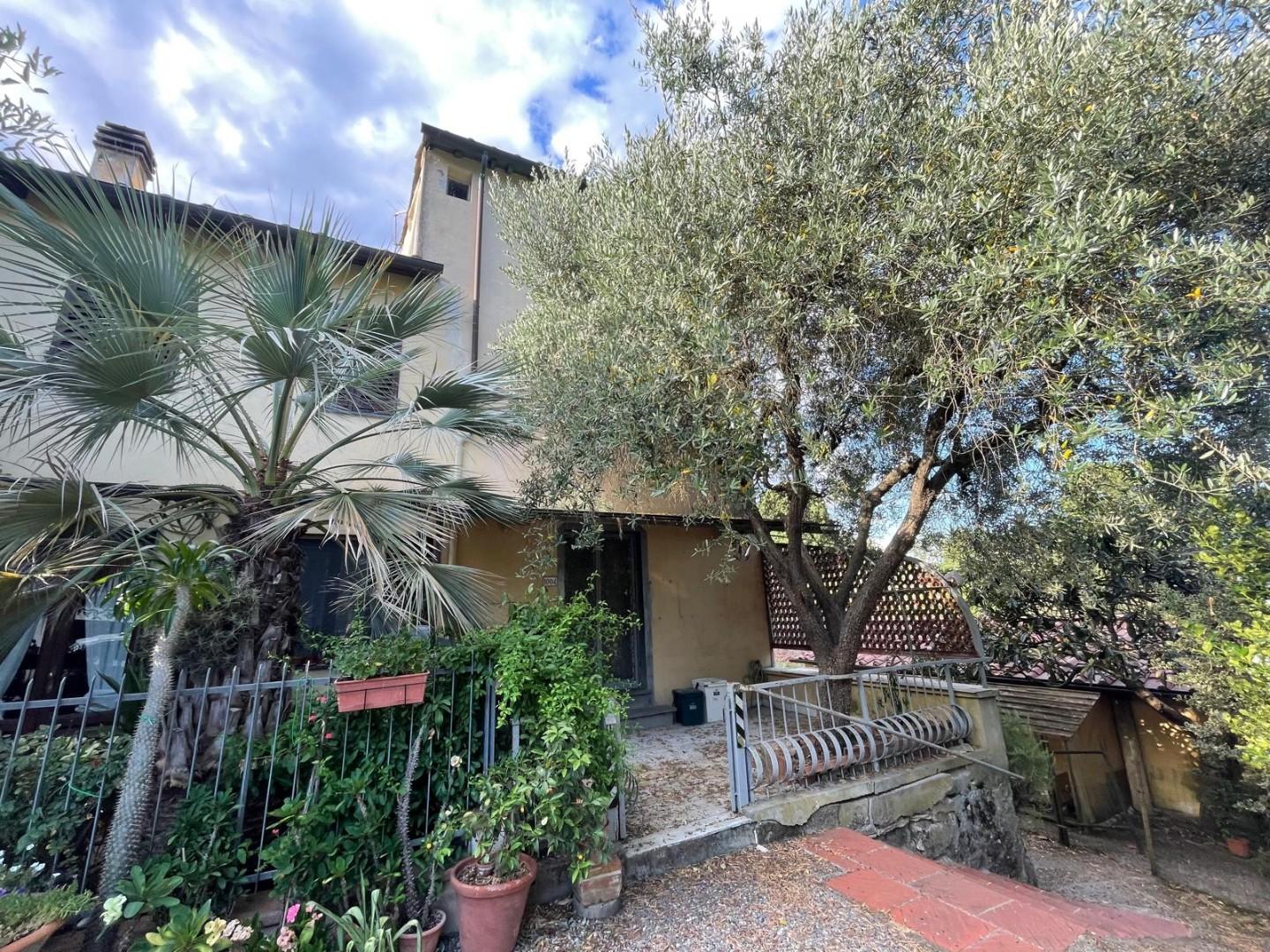 Casa indipendente con giardino, Lucca vicopelago