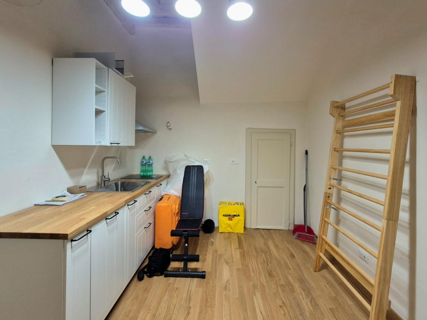 Locale commerciale ristrutturata, Lucca centro storico