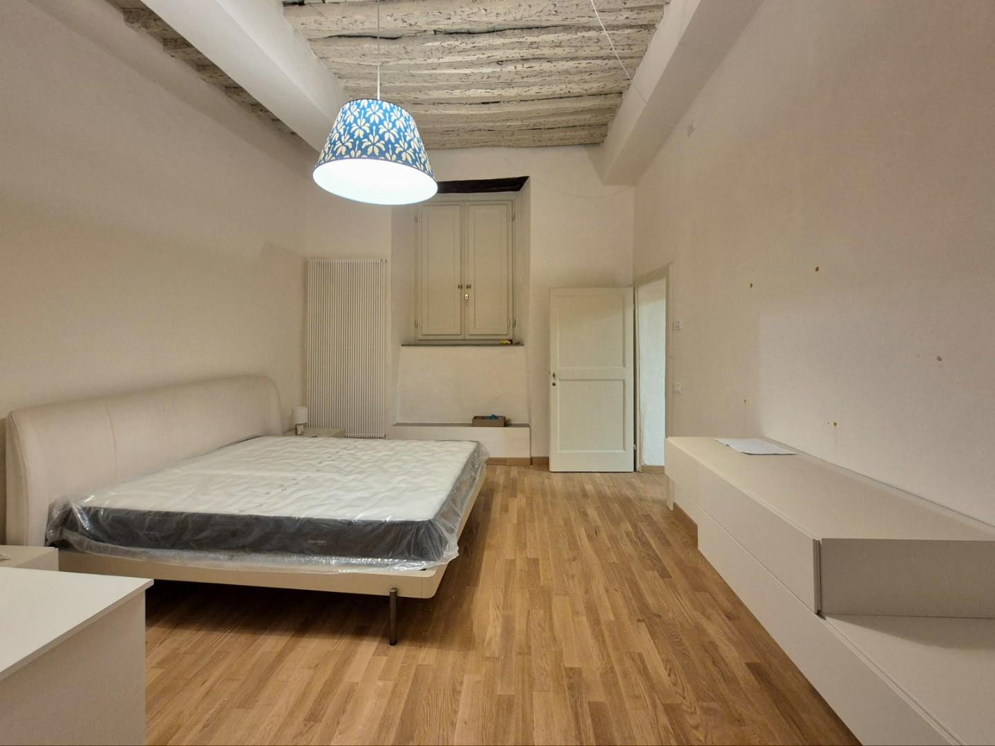 Locale commerciale ristrutturata, Lucca centro storico