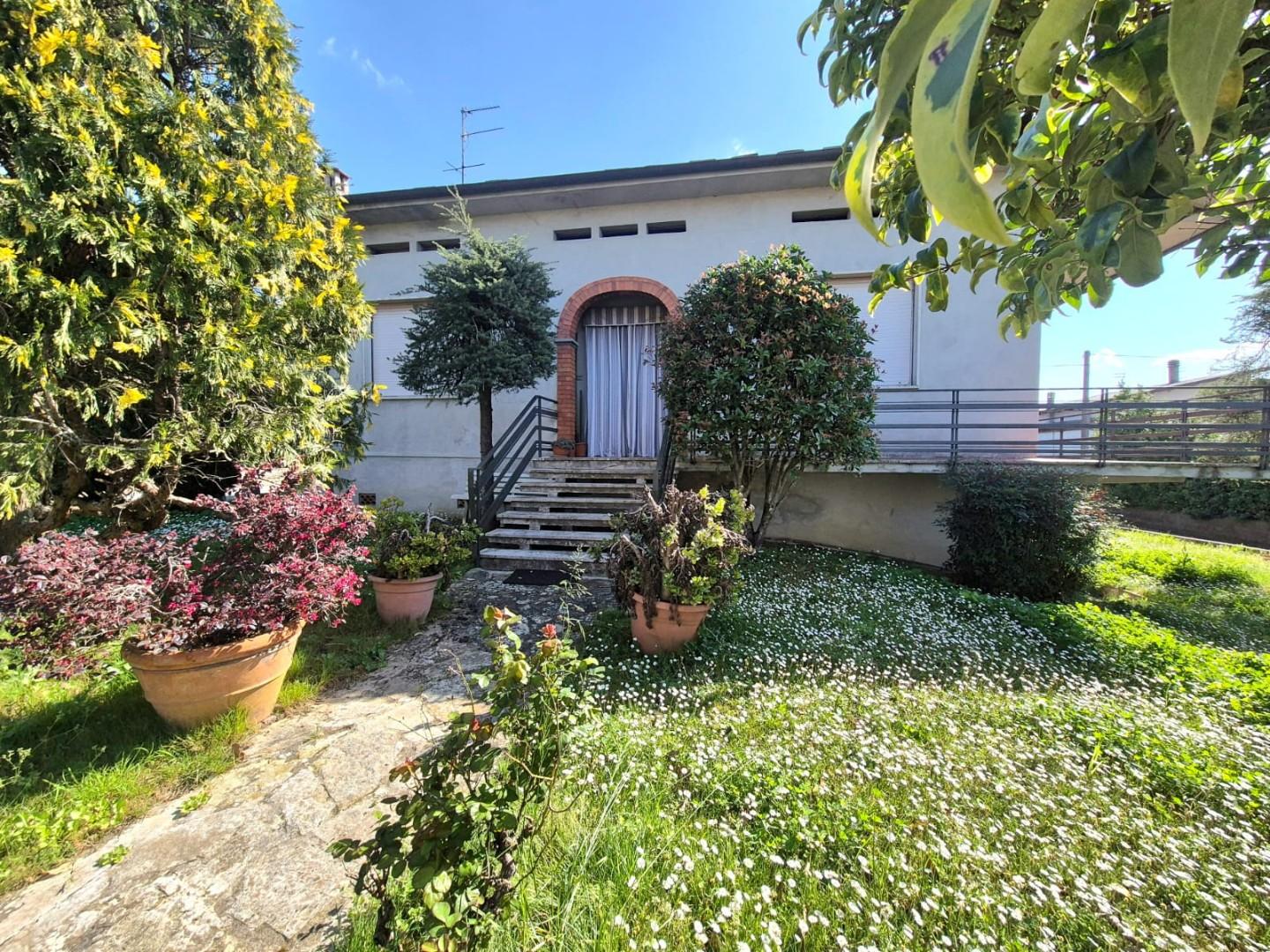 Villa con giardino, Capannori camigliano