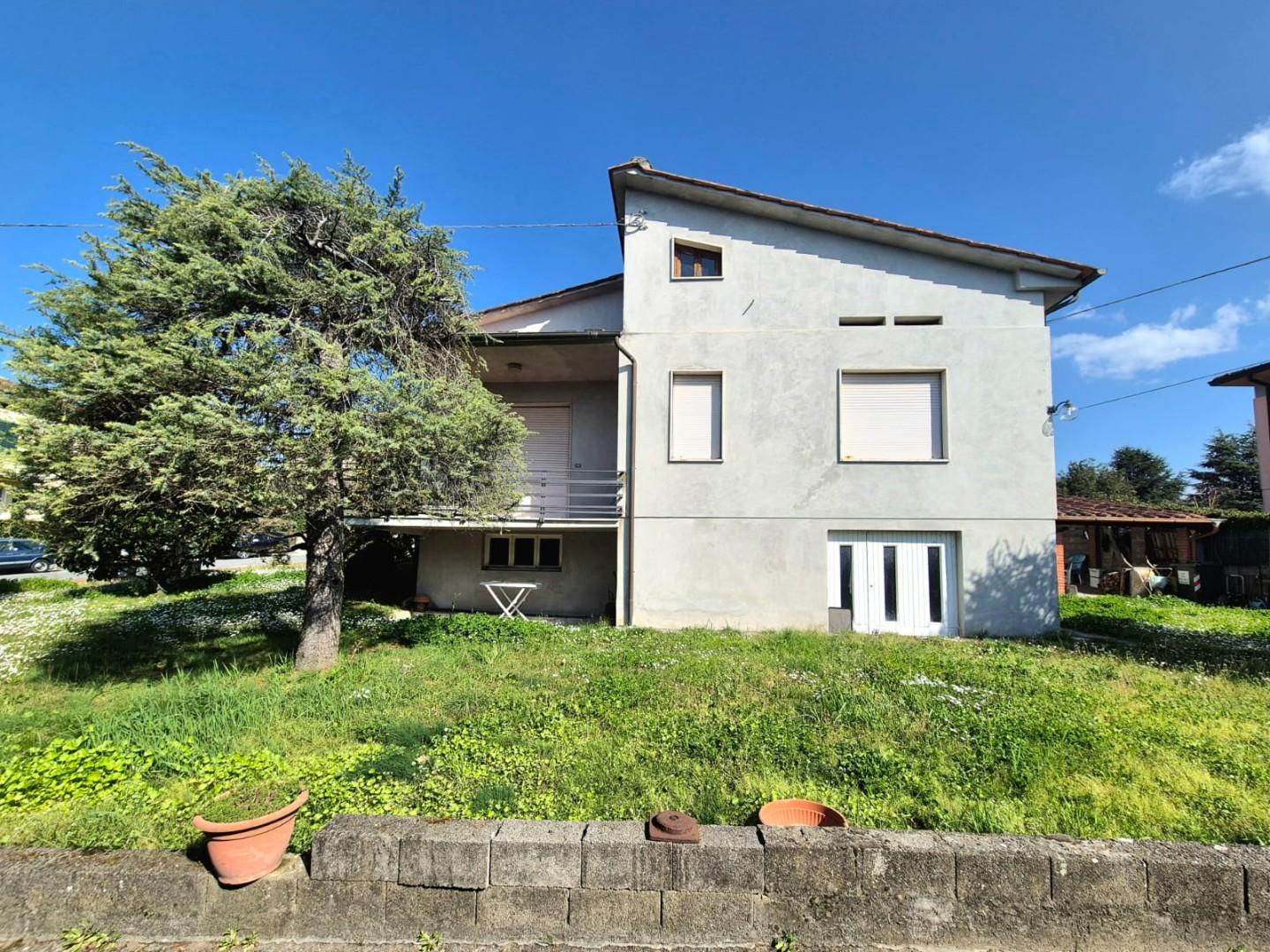 Villa con giardino, Capannori camigliano
