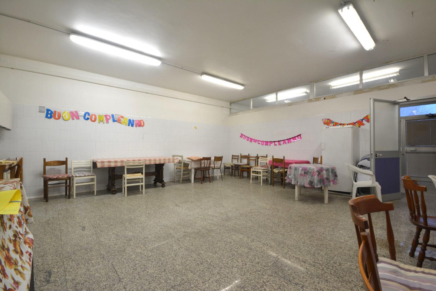 Locale commerciale in affitto, Lucca san donato