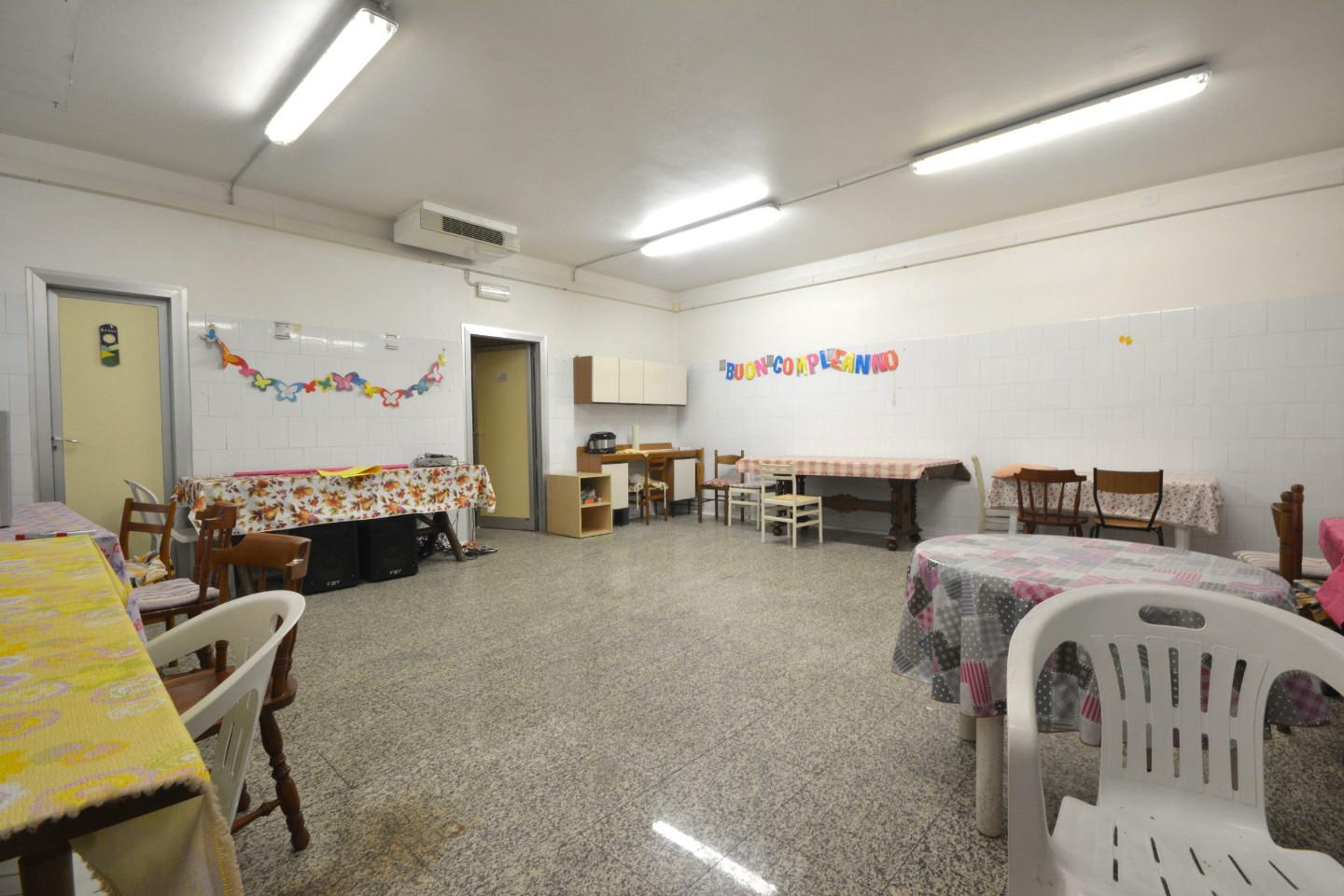 Locale commerciale in affitto, Lucca san donato