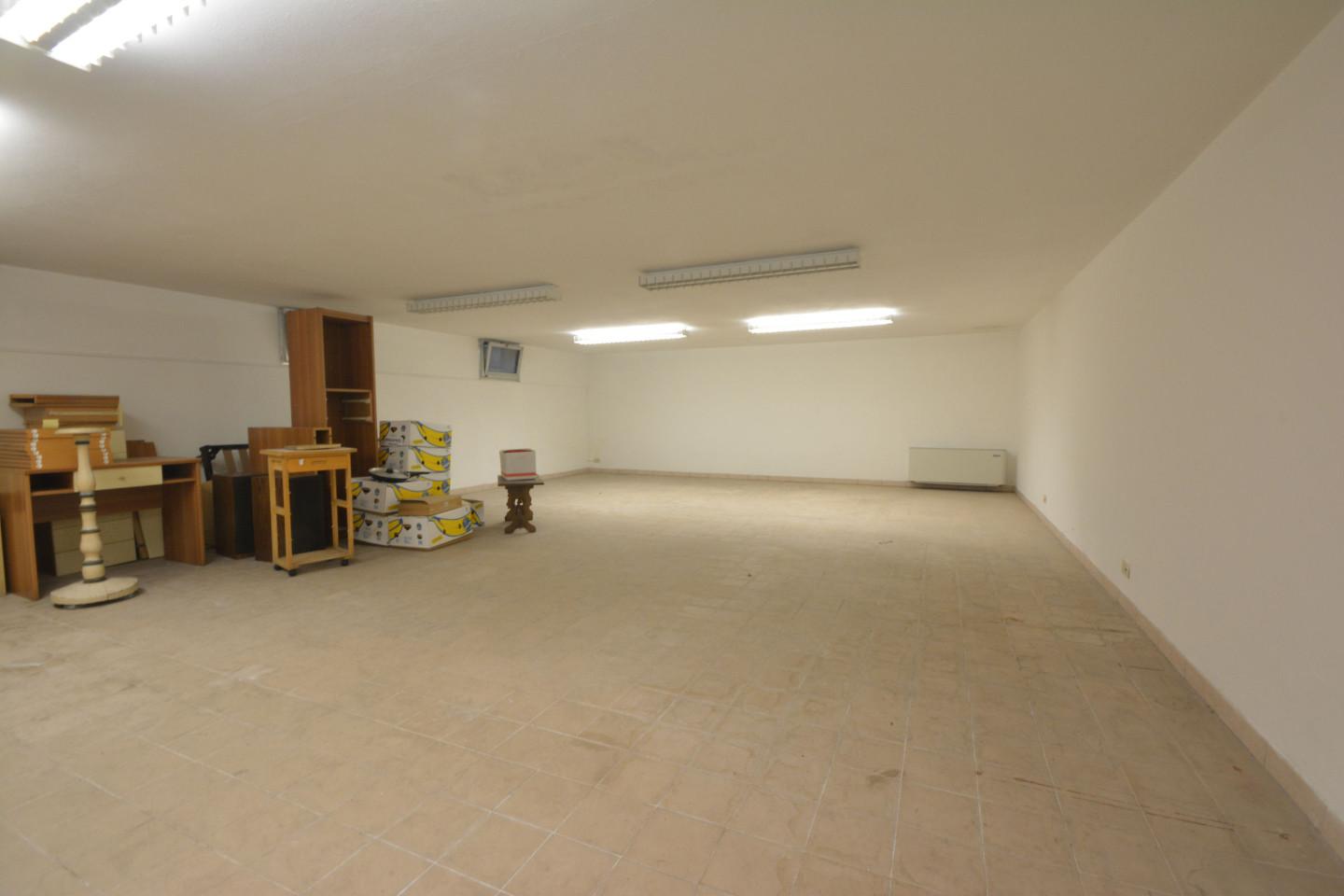 Locale commerciale in affitto, Lucca san donato