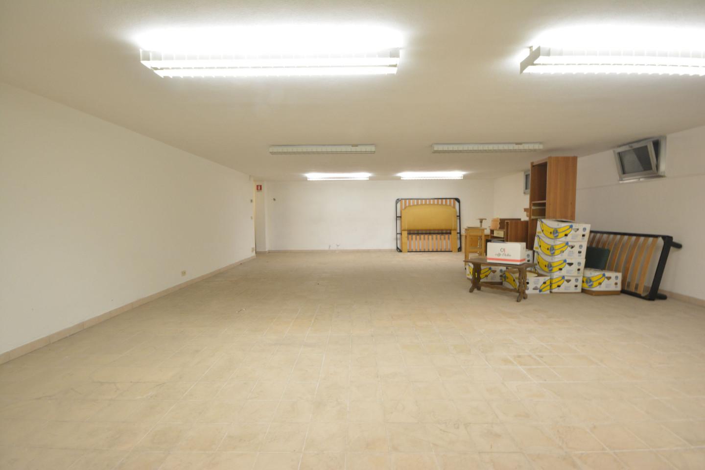 Locale commerciale in affitto, Lucca san donato