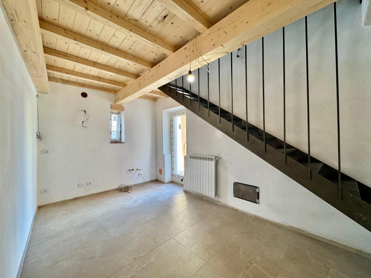 Villa con giardino, Lucca san vito