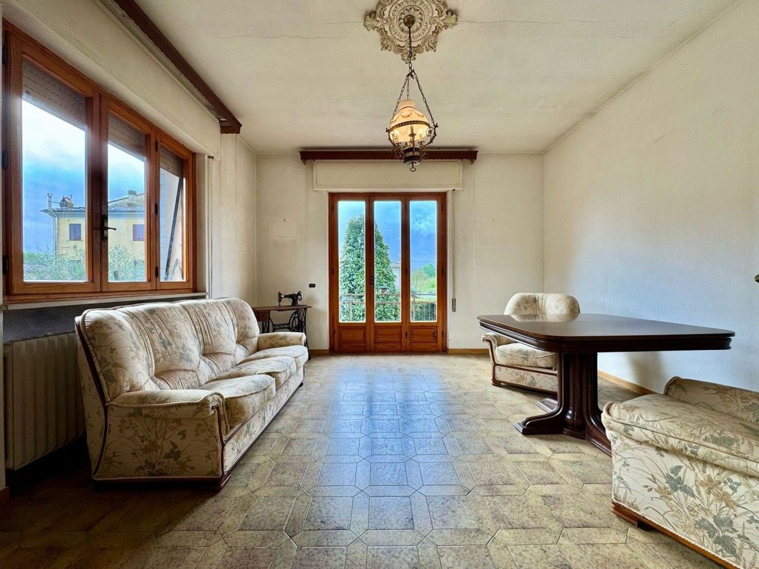 Appartamento con giardino, Lucca cappella