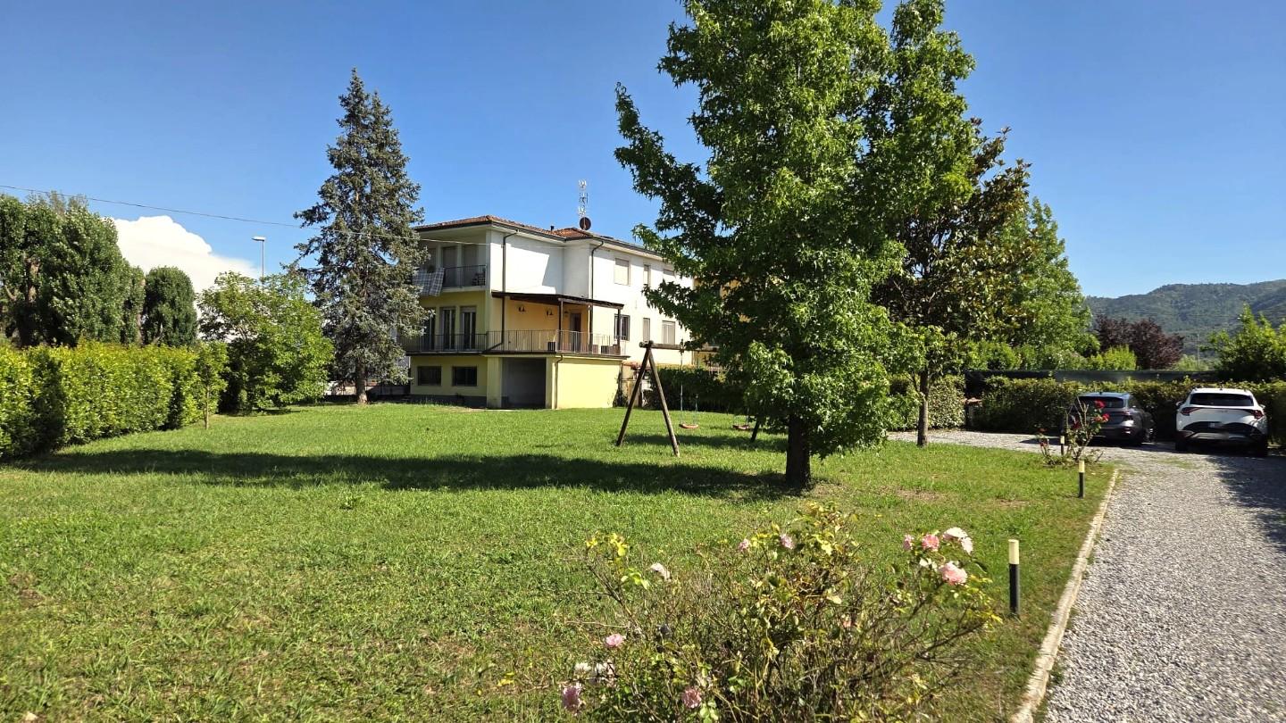 Villa Bifamiliare con giardino, Lucca sant'angelo in campo