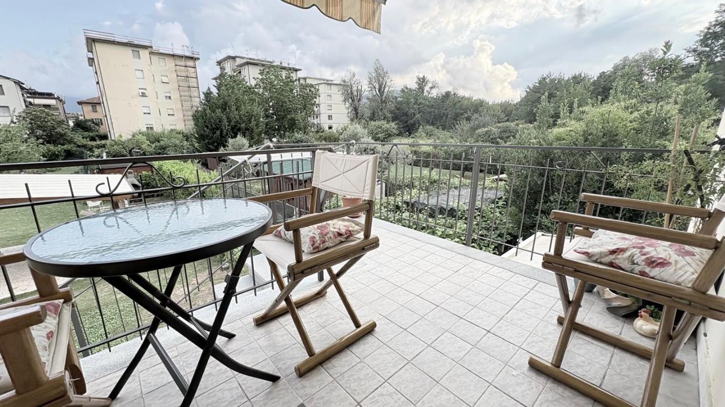 Villa Bifamiliare con giardino, Lucca sant'anna