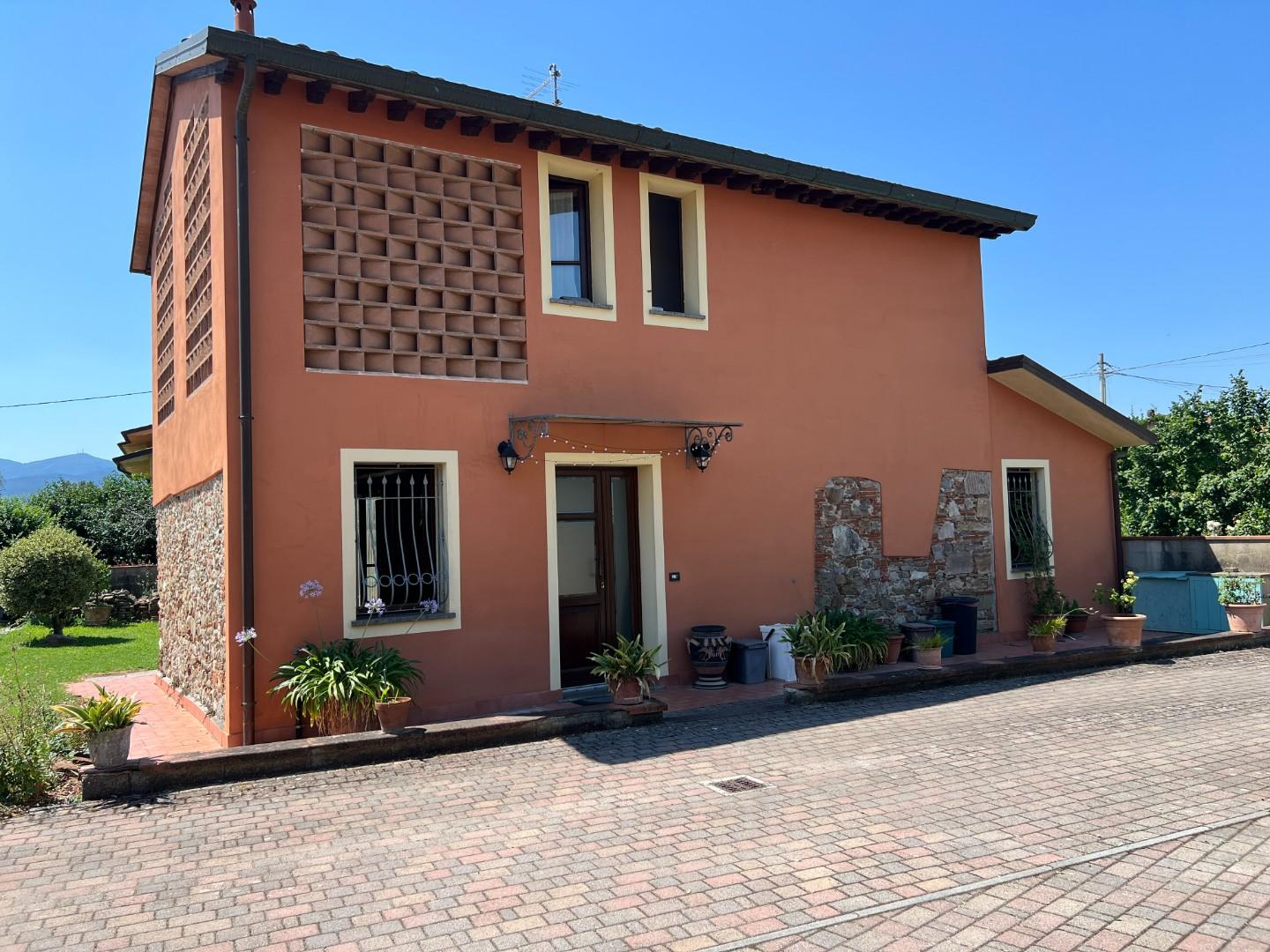 Villa con giardino, Lucca picciorana
