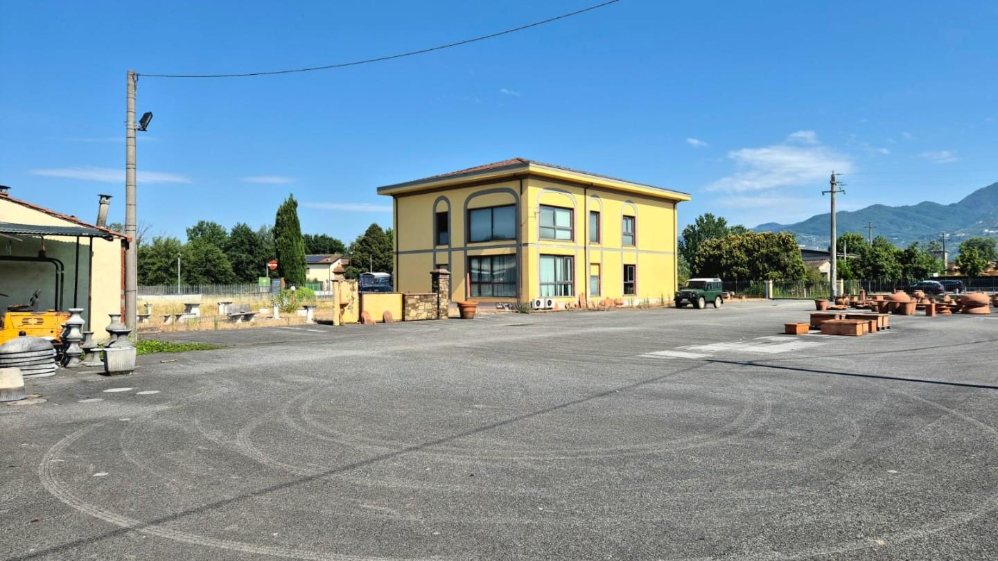 Locale commerciale in affitto, Capannori marlia