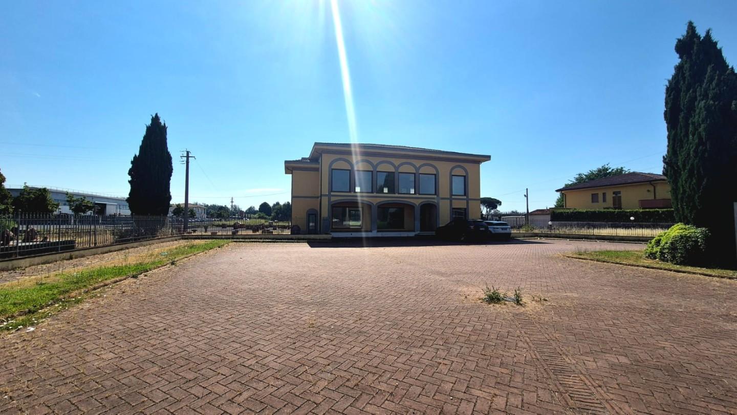 Locale commerciale in affitto, Capannori marlia