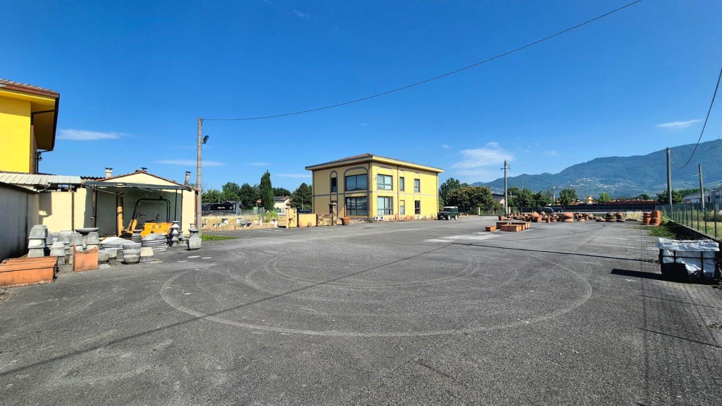 Locale commerciale in affitto, Capannori marlia