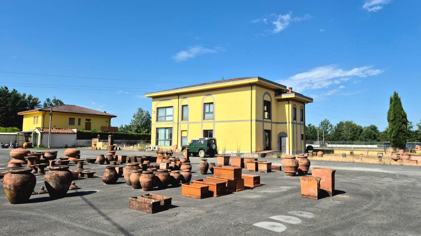 Locale commerciale in affitto, Capannori marlia