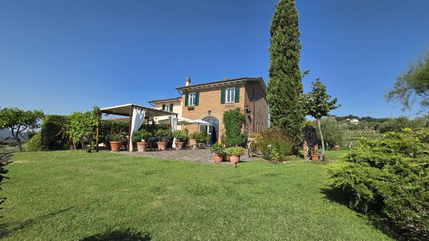 Rustico con giardino, Lucca carignano
