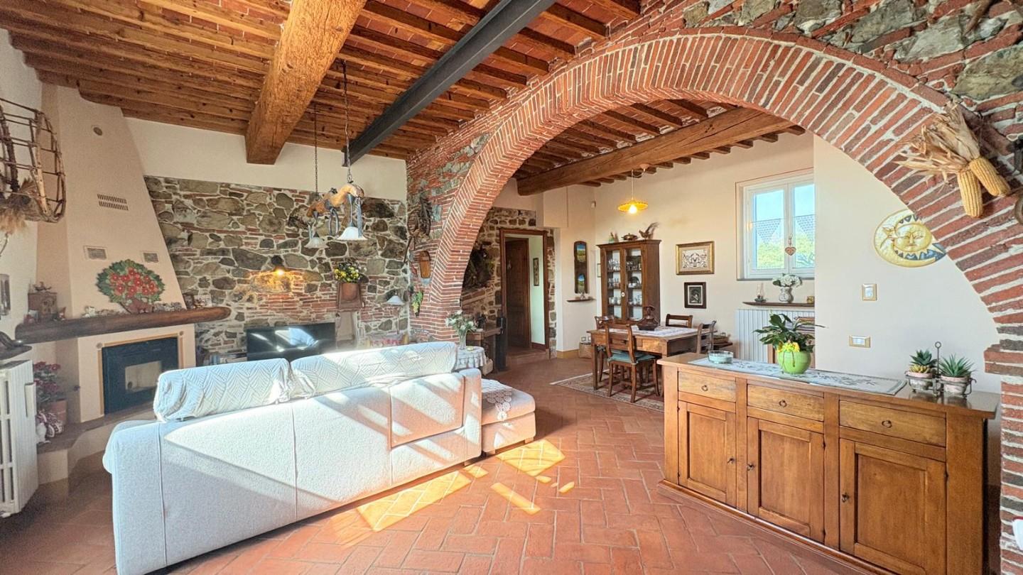 Rustico con giardino, Lucca carignano