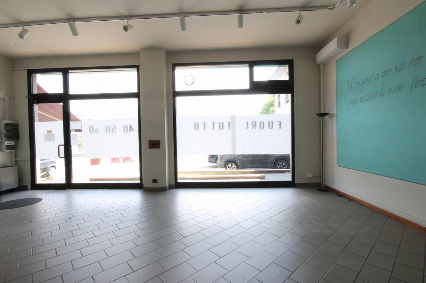 Negozio in affitto, Capannori marlia