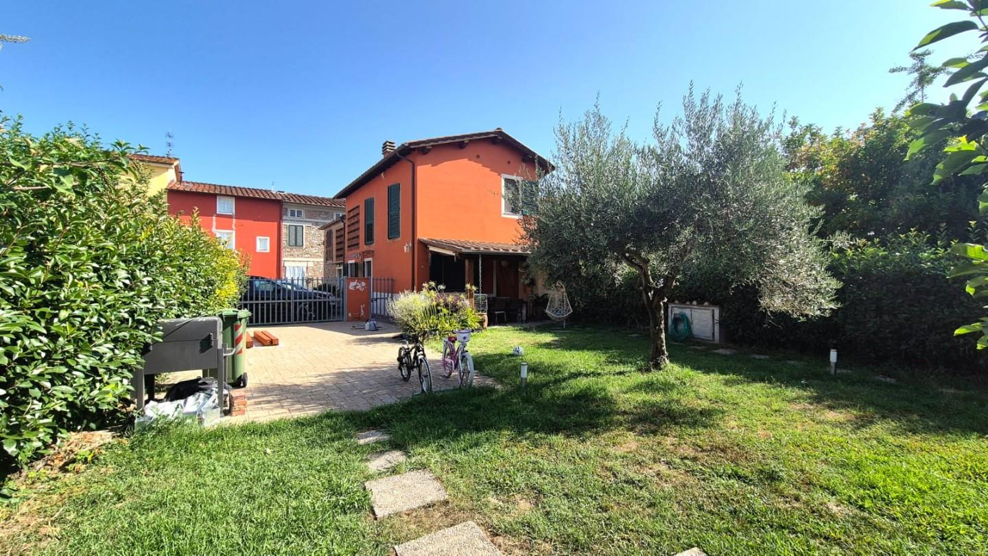 Villa con giardino, Capannori marlia