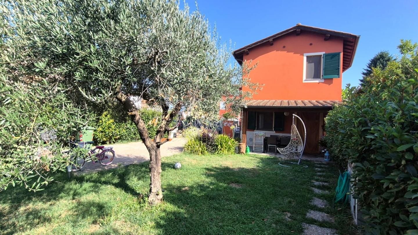 Villa con giardino, Capannori marlia