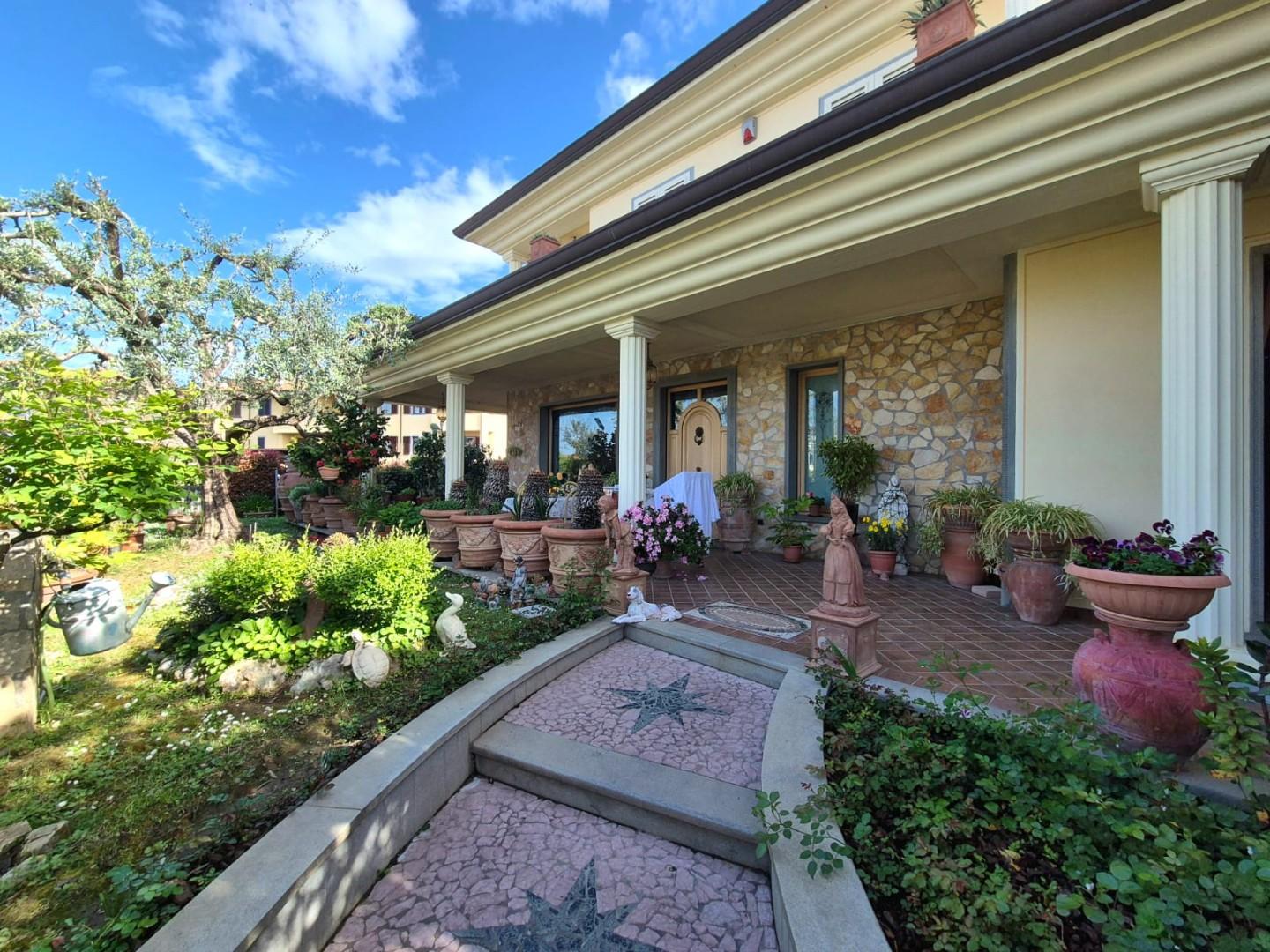 Villa Bifamiliare con giardino a Altopascio