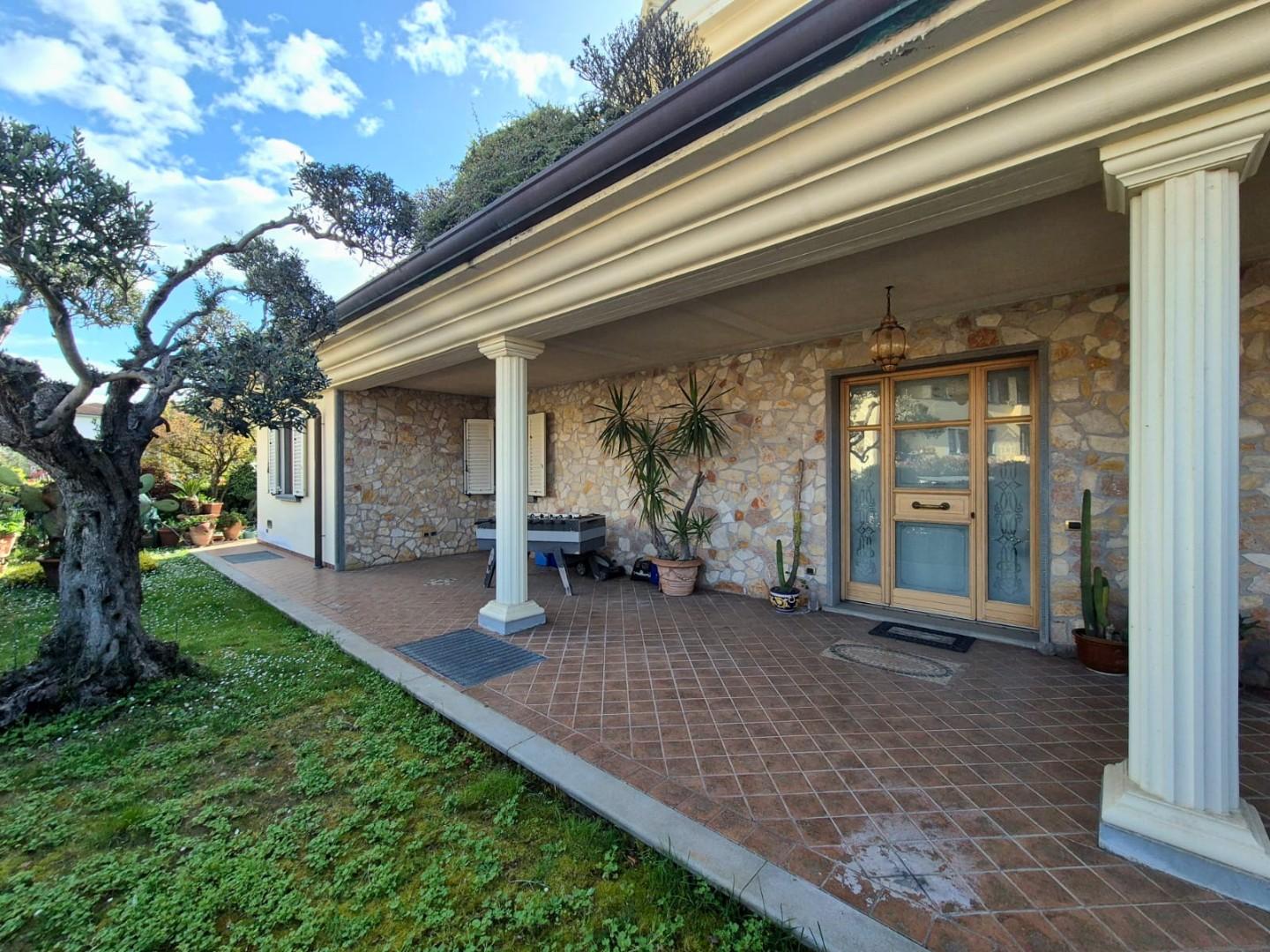 Villa Bifamiliare con giardino a Altopascio