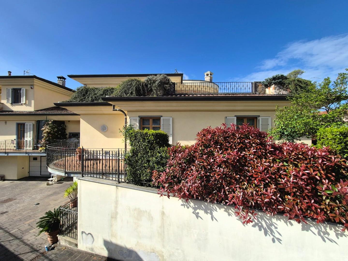 Villa Bifamiliare con giardino a Altopascio
