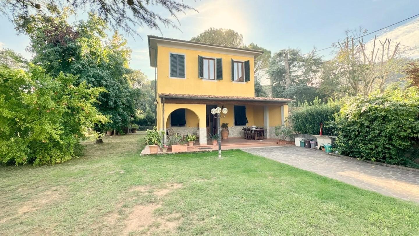 Villa con giardino, Lucca vicopelago