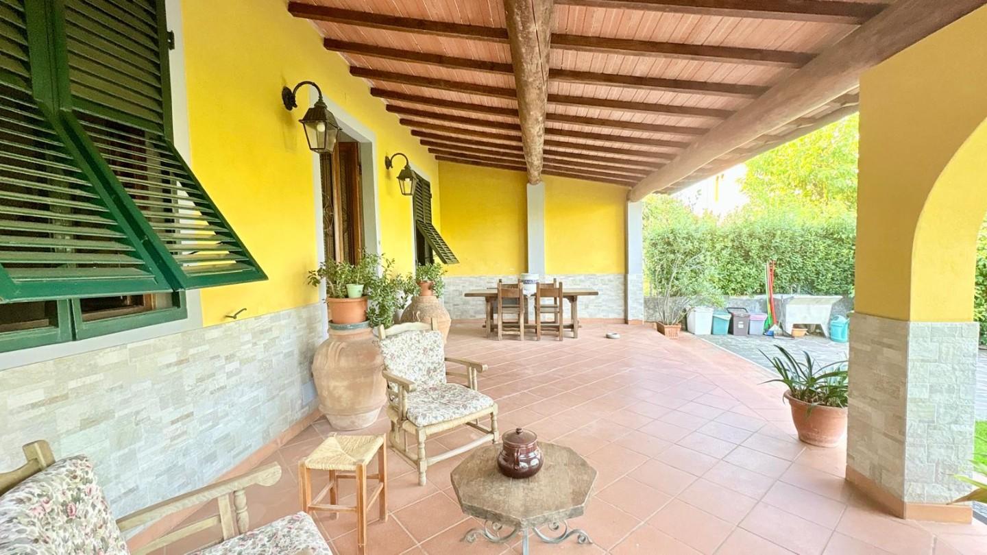 Villa con giardino, Lucca vicopelago