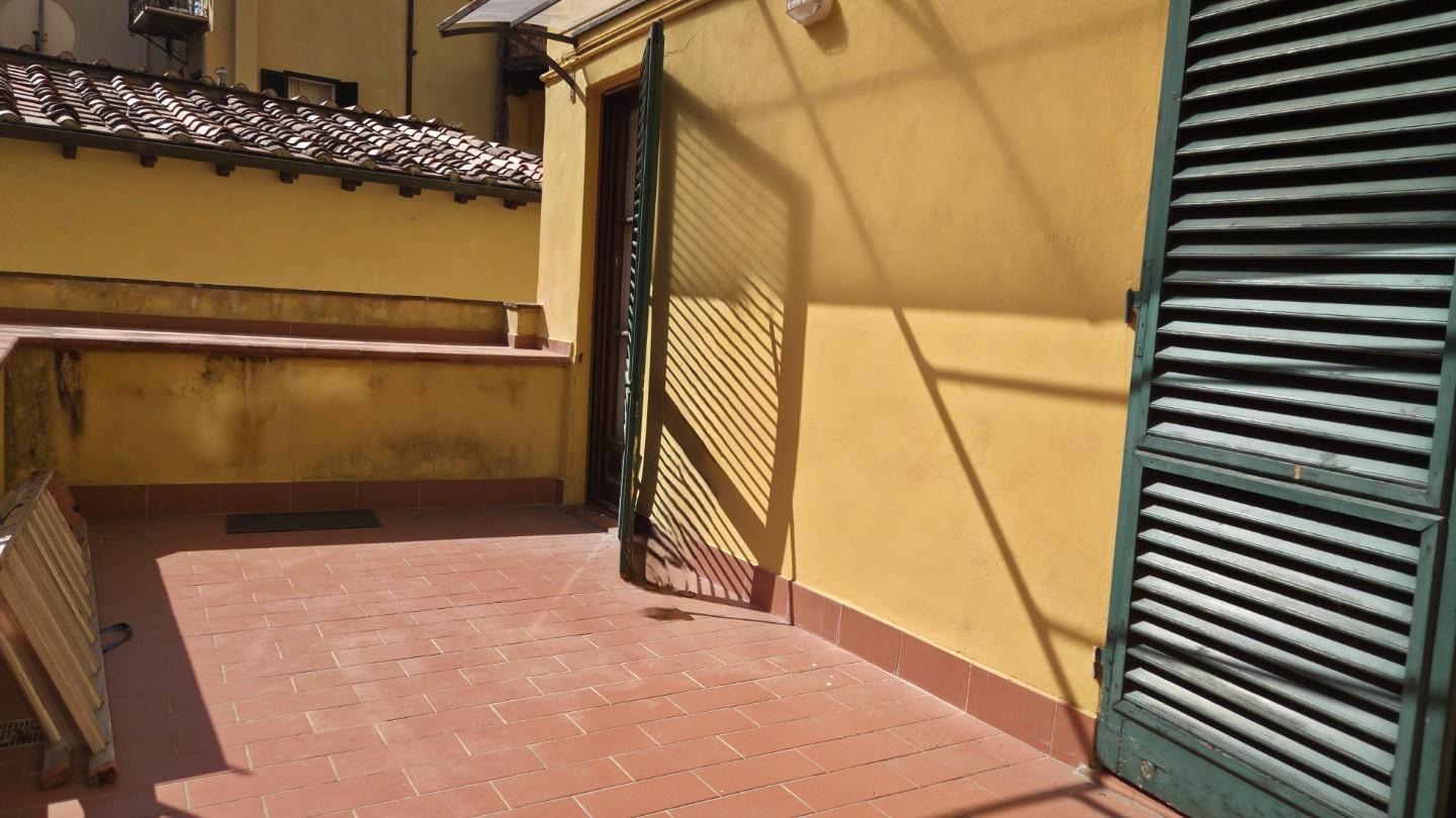 Quadrilocale con terrazzo, Lucca centro storico