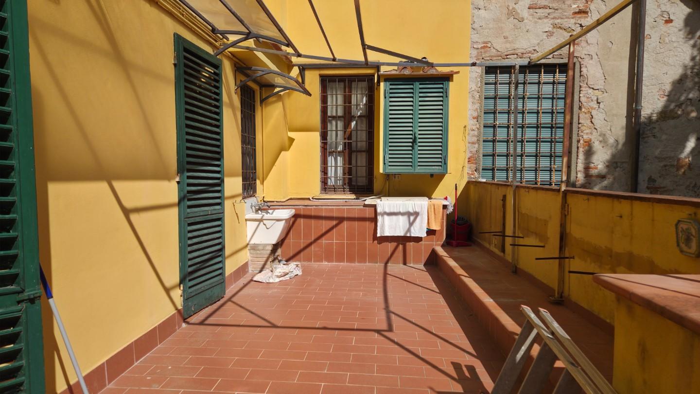 Quadrilocale con terrazzo, Lucca centro storico