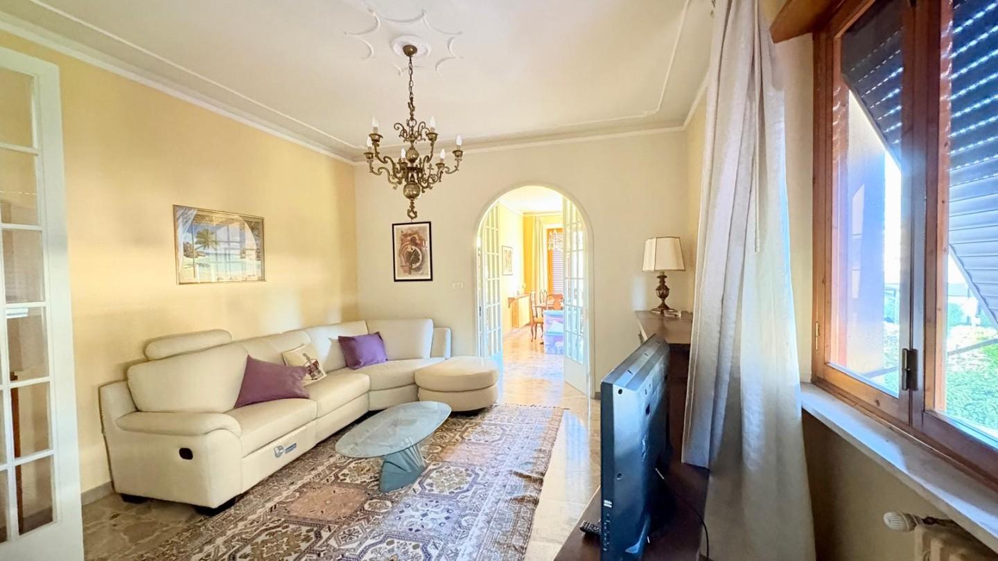 Villa Bifamiliare con giardino, Lucca sant'anna