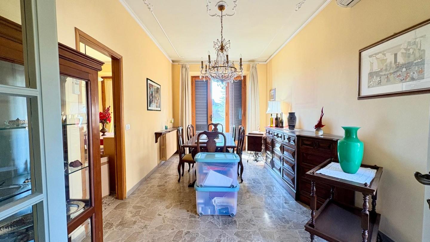 Villa Bifamiliare con giardino, Lucca sant'anna