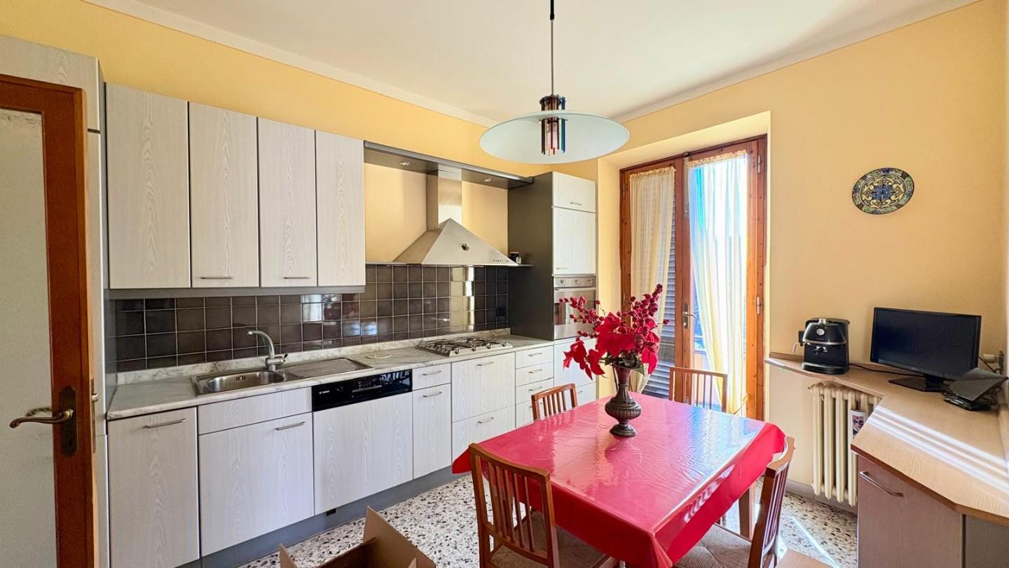Villa Bifamiliare con giardino, Lucca sant'anna