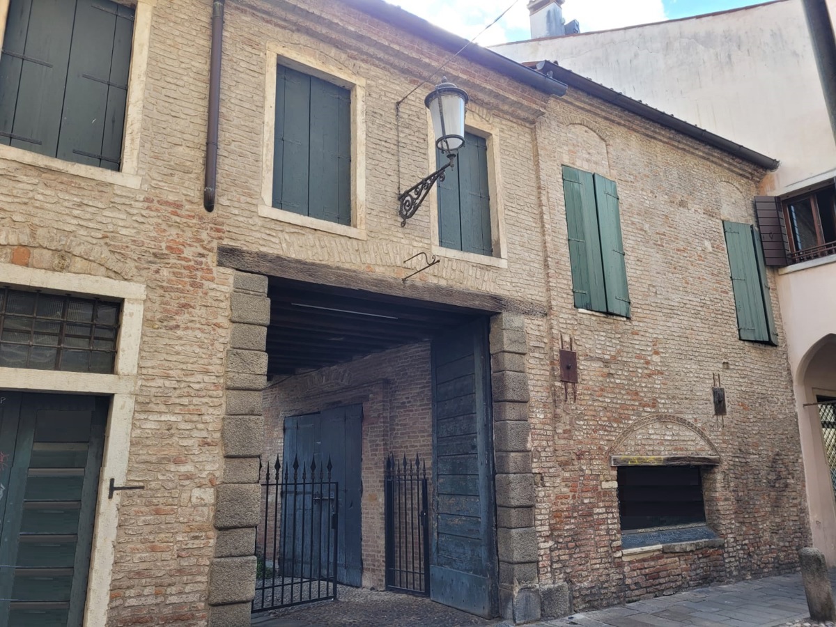 Stabile/Palazzo in vendita a Padova