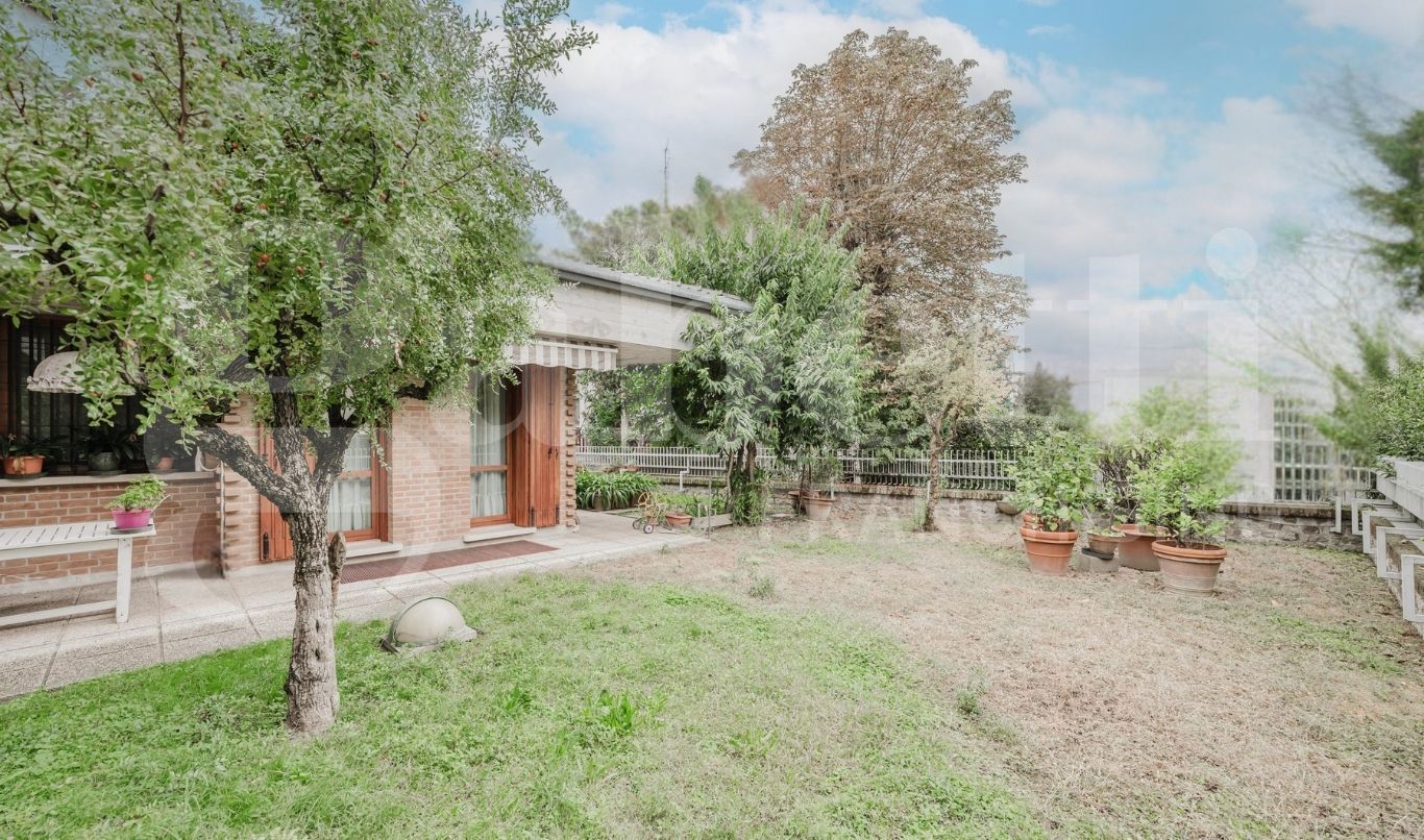 Villa Bifamiliare con giardino a Padova