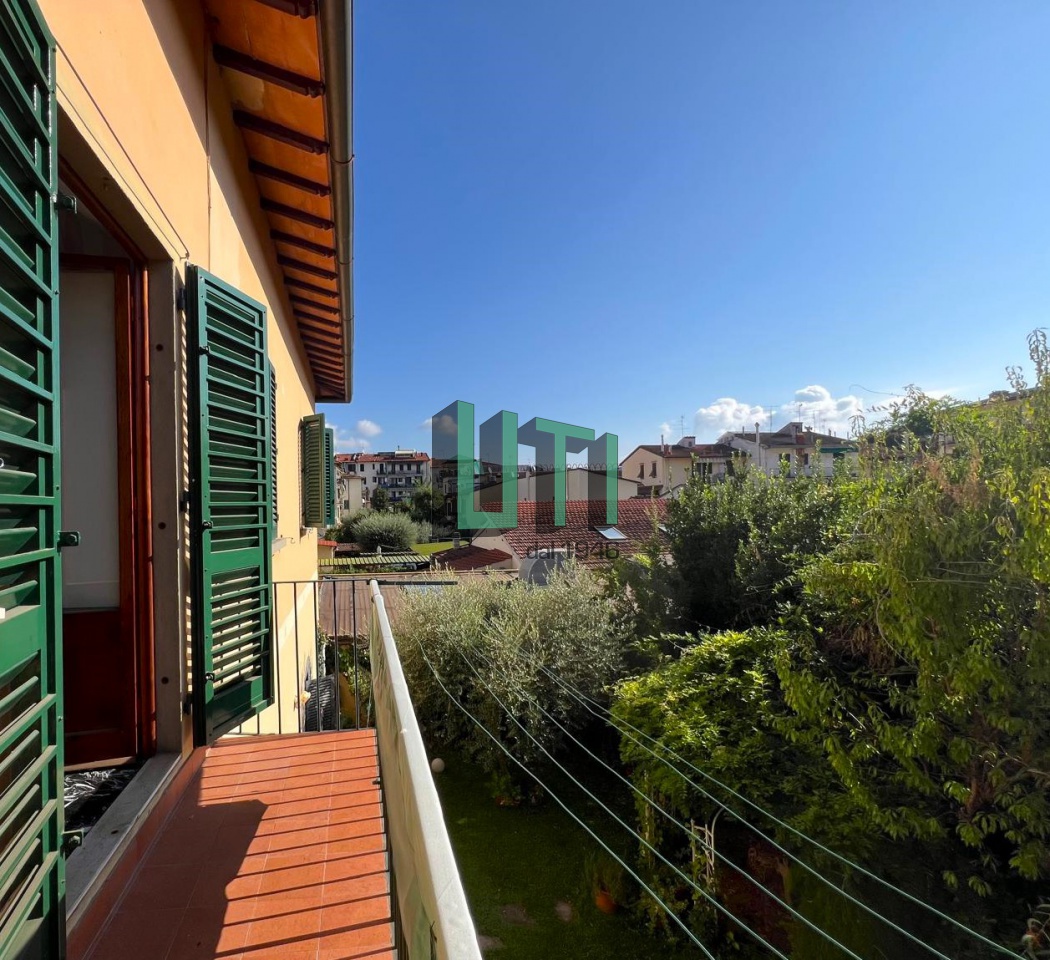 Appartamento con terrazzo in via gherardo caponsacchi, Firenze