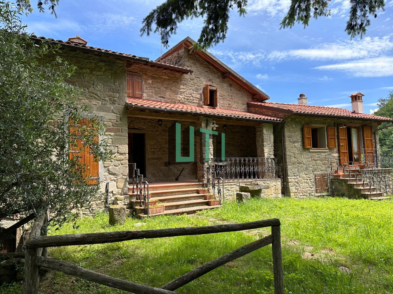 Rustico con giardino in loc. trapoggio, San Godenzo