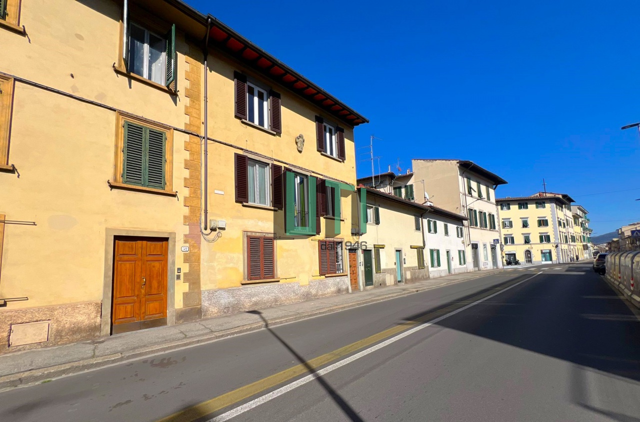 Appartamento da ristrutturare in via coluccio salutati, Firenze