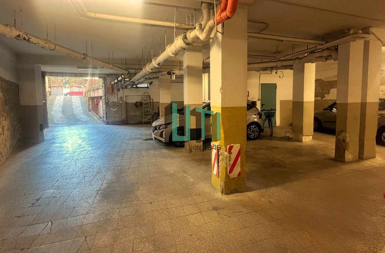 Posto auto coperto in vendita in via bartolommeo scala, Firenze
