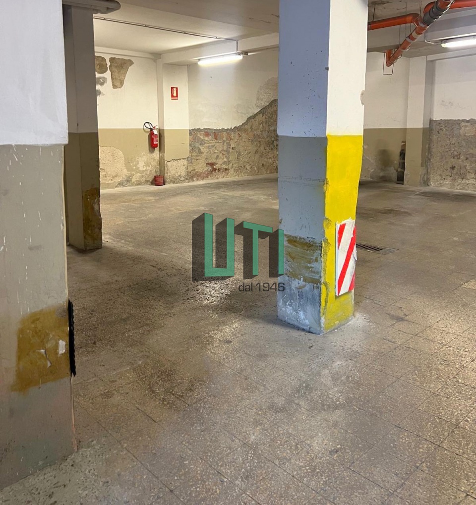 Posto auto coperto in vendita in via bartolommeo scala, Firenze