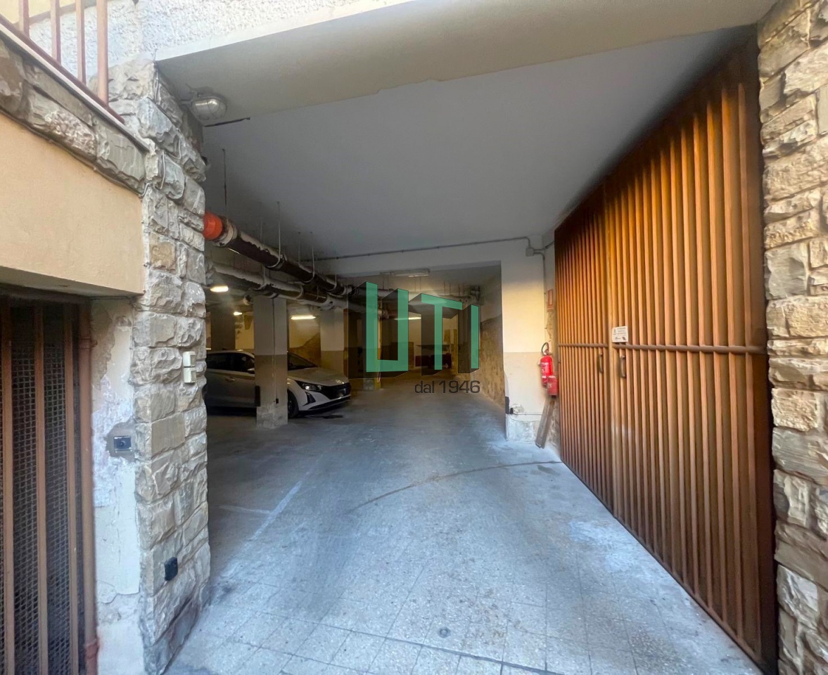 Posto auto coperto in vendita in via bartolommeo scala, Firenze