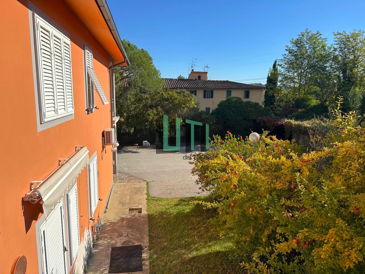 Casa indipendente con giardino in via sanminiatese, Castelfiorentino