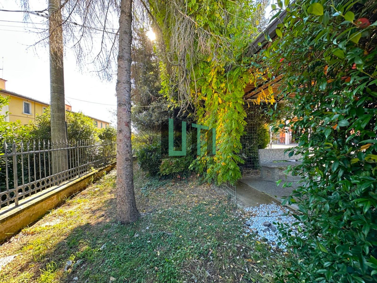 Casa indipendente con giardino in via sanminiatese, Castelfiorentino