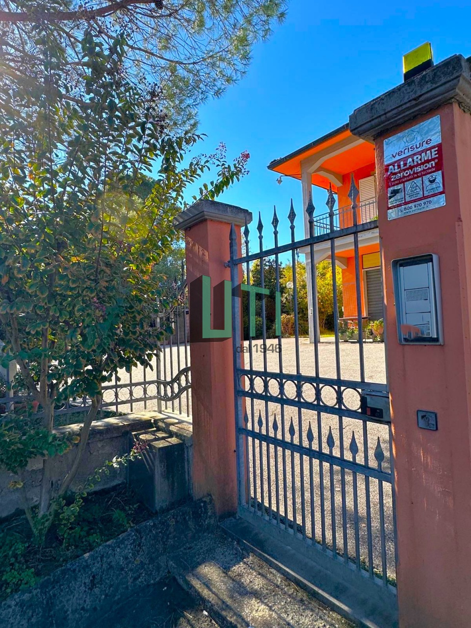 Casa indipendente con giardino in via sanminiatese, Castelfiorentino