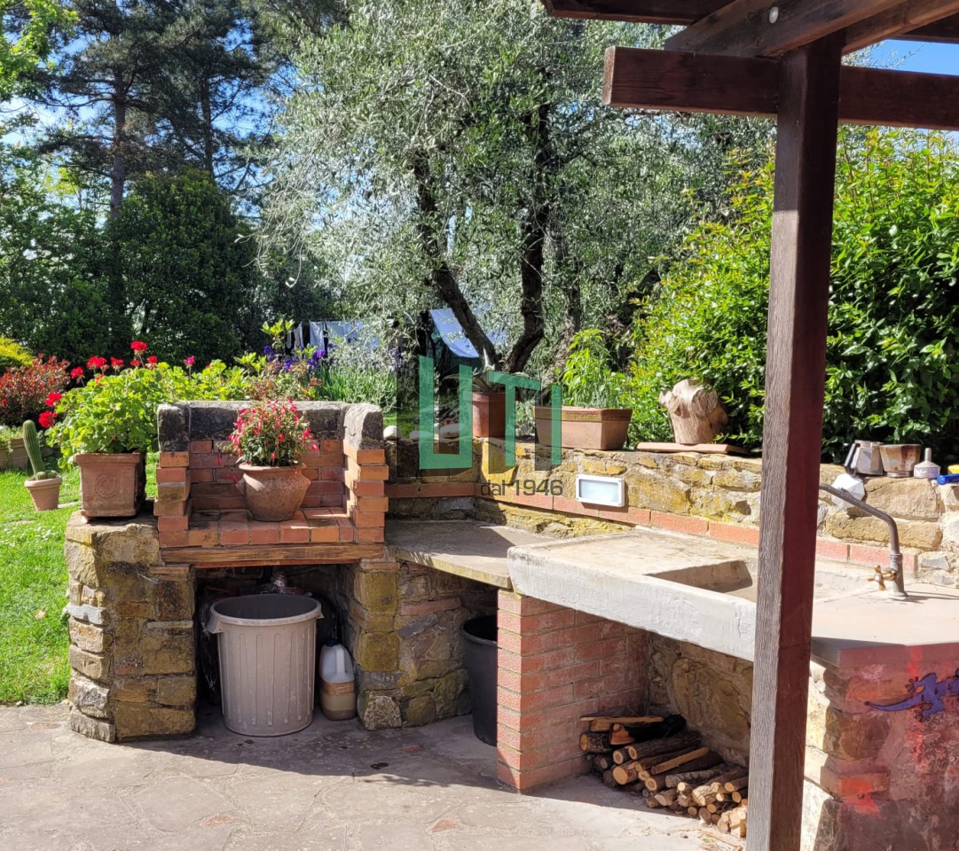 Rustico con giardino in via di san siro, Reggello