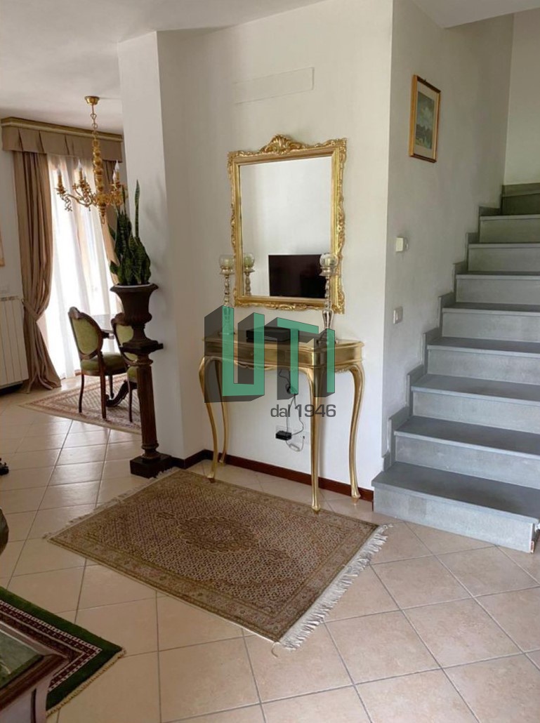 Villa con giardino in via poggio ai giubbiani, Reggello